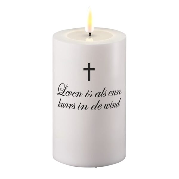 Deluxe Homeart Gedenkkaars met tekst "Leven is als een kaars in de wind" Led Candle | White | D 7.5* 12,5 cm